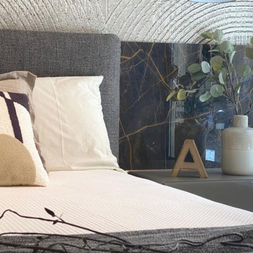 Blancahome allestimento negozio Lago Store camera da letto comodino
