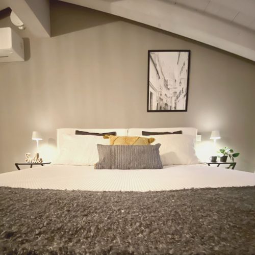 Blancahome allestimento camera da letto industriale dettaglio letto